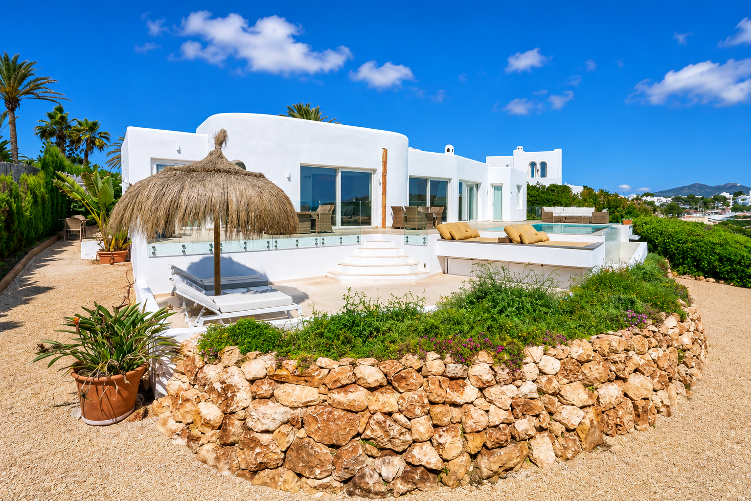 Casa Lago, outside