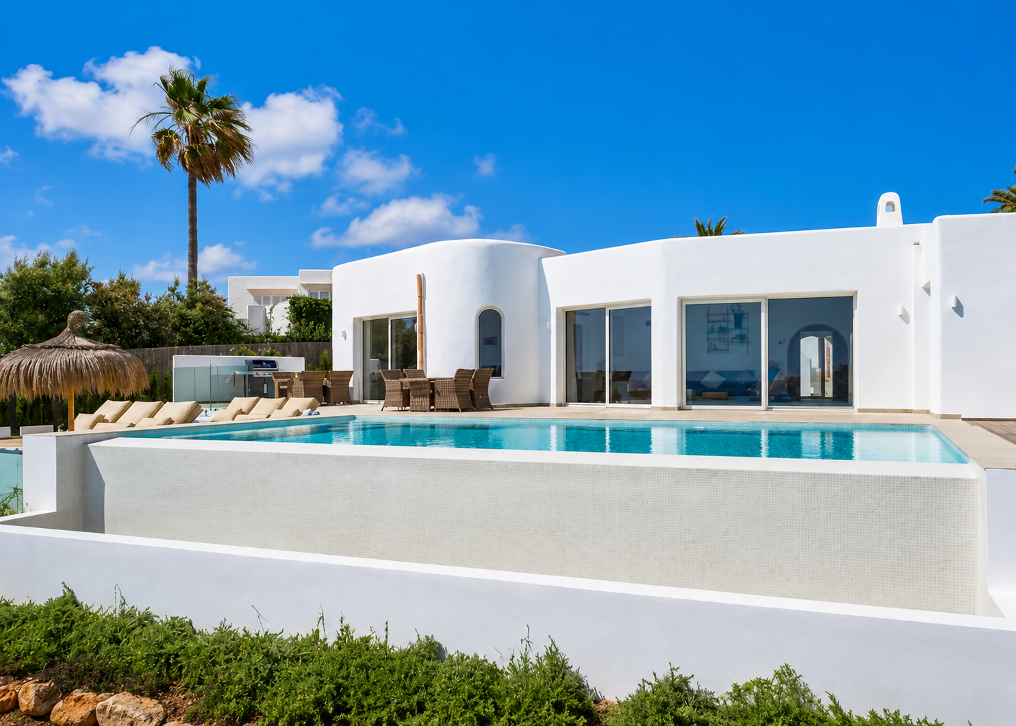 Casa Lago, outside