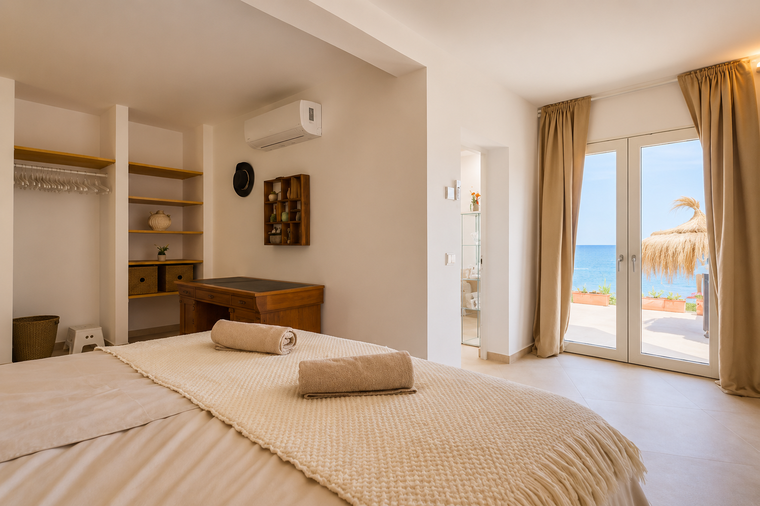 Casa Lago, inside