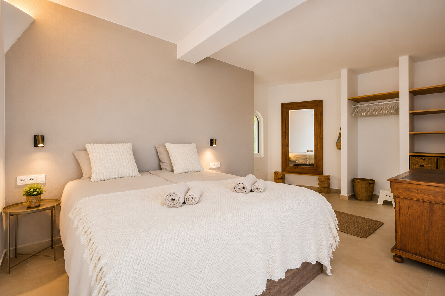 Casa Lago, inside