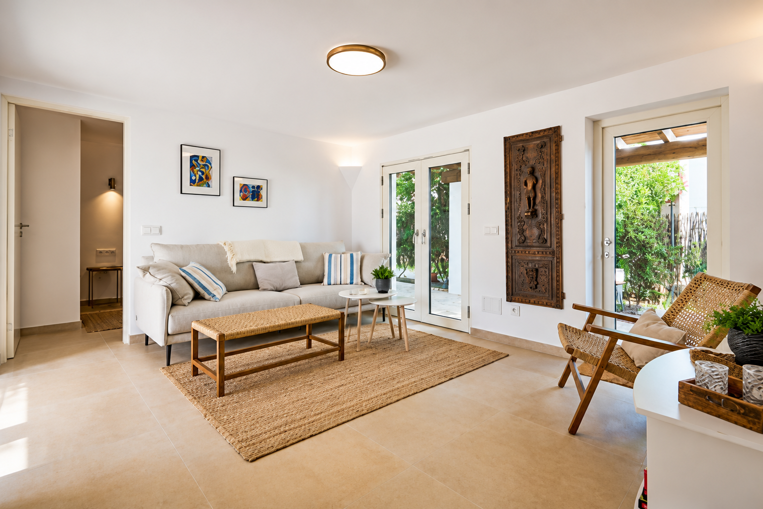 Casa Lago, inside