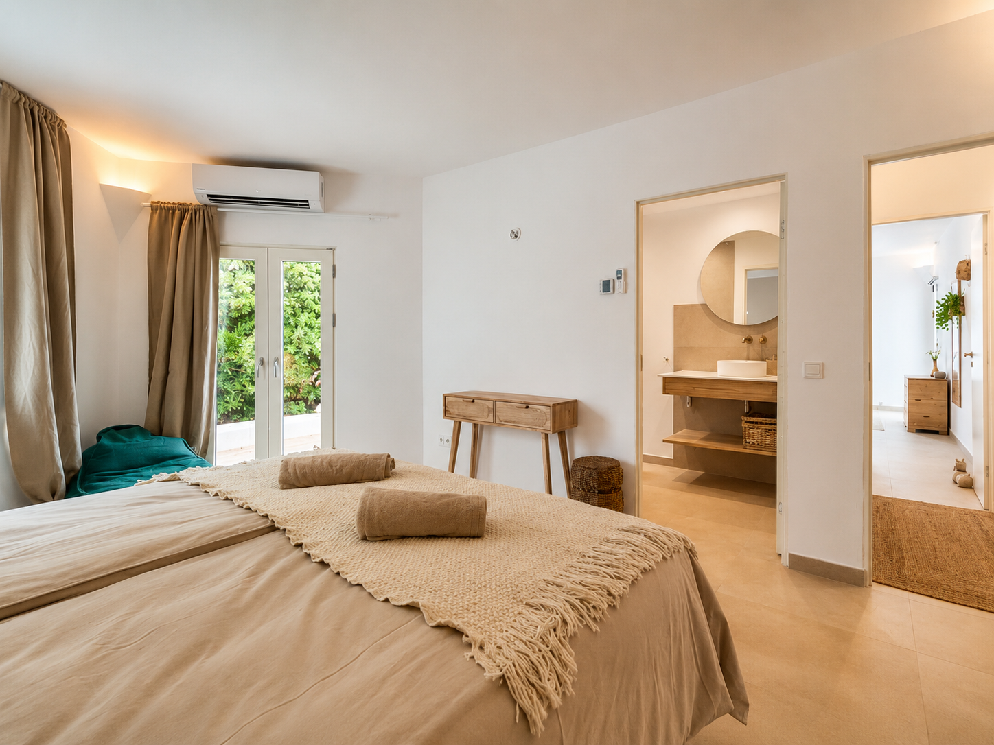Casa Lago, inside