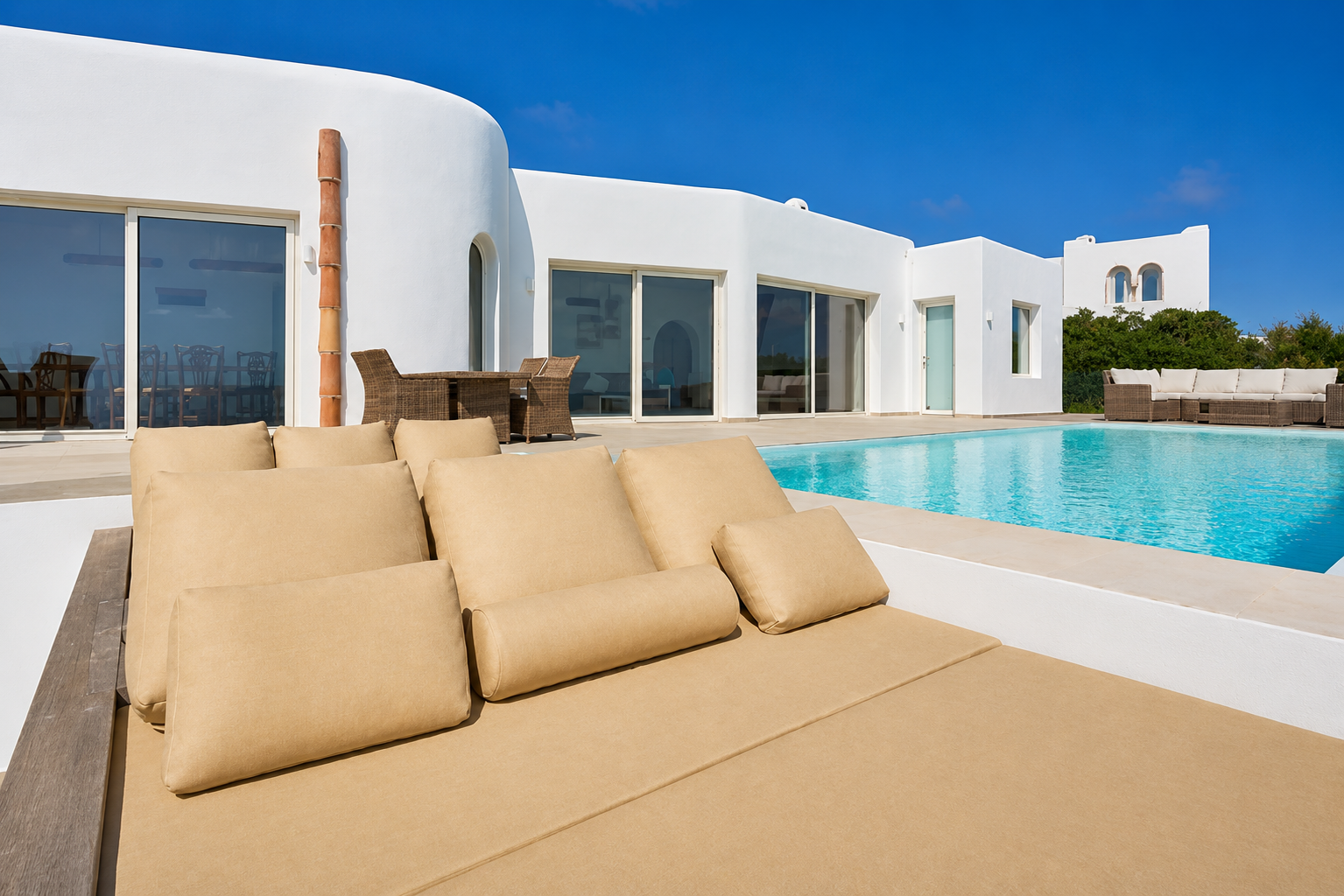 Casa Lago, outside